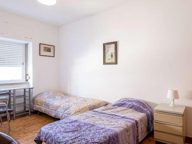 Quarto para alugar em apartamento de 6 quartos, Avenidas Novas