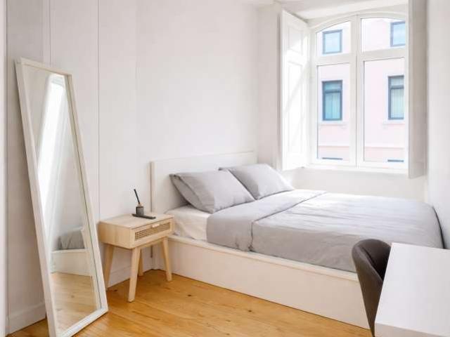 Quarto para alugar em apartamento de 6 quartos em Arroios, Lisboa