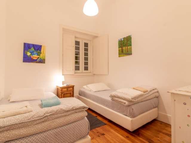 Quarto para alugar em apartamento de 6 quartos em Campolide, Lisboa