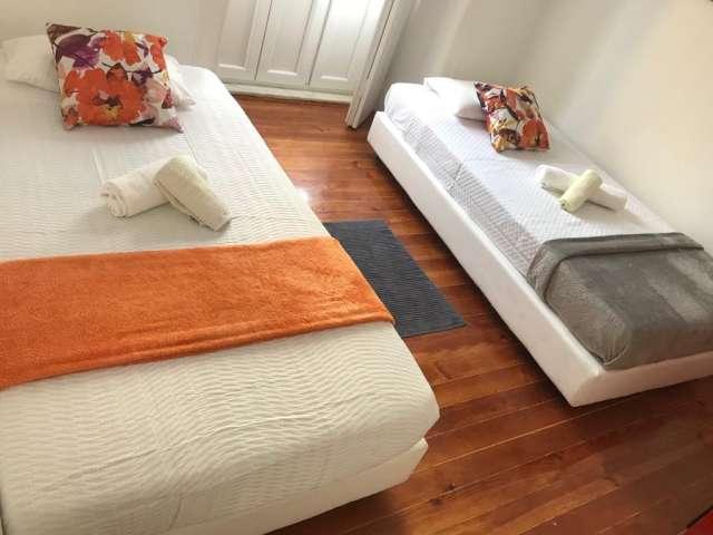 Quarto para alugar em apartamento de 6 quartos em Campolide, Lisboa