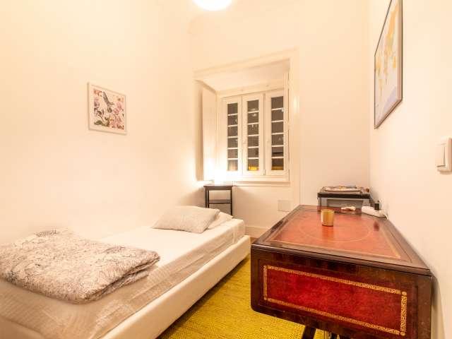 Quarto para alugar em apartamento de 6 quartos em Campolide, Lisboa