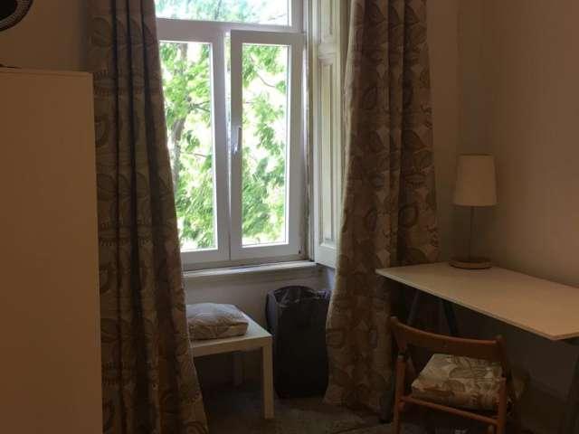 Quarto para alugar em apartamento de 6 quartos em Estrela, Lisboa