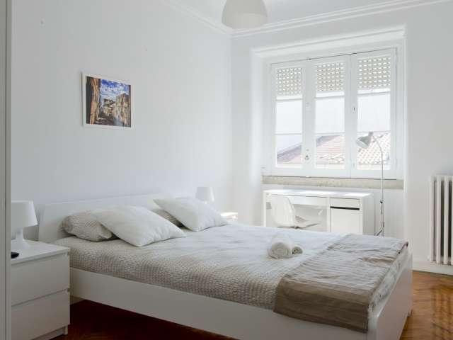 Quarto para alugar em apartamento de 6 quartos em Lisboa