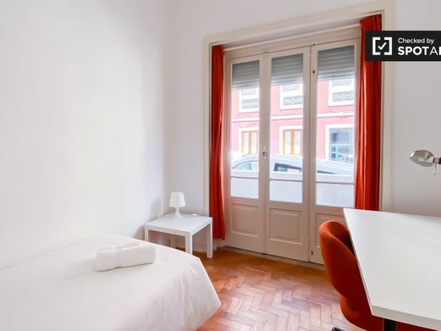 Quarto disponível para alugar em apartamento compartilhado com 6 camas em Lisboa