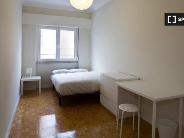 Quarto para alugar em apartamento de 6 quartos em Lisboa