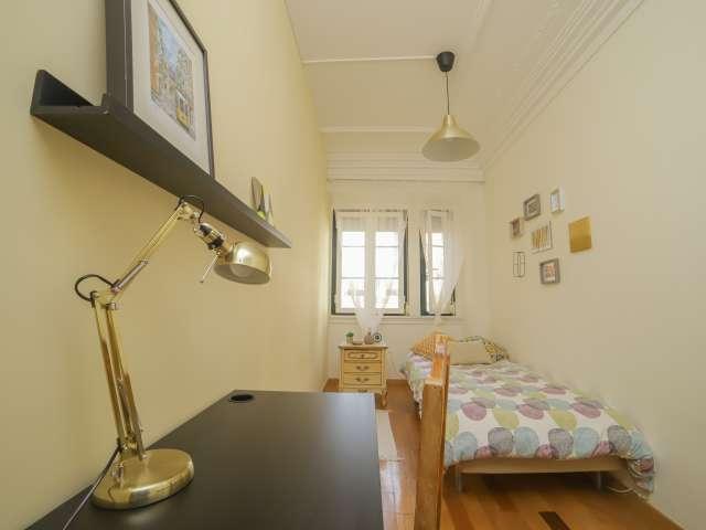 Quarto para alugar em apartamento de 6 quartos em Lisboa