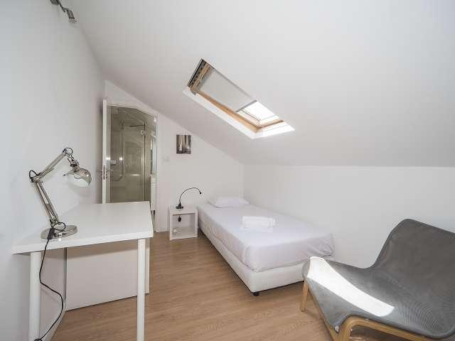 Quarto para alugar em apartamento de 6 quartos em Lisboa