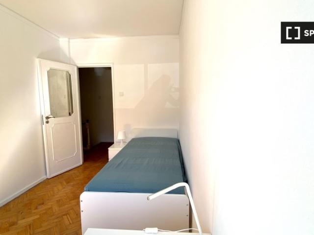Quarto em apartamento compartilhado para alugar em Lareiras, Lisboa