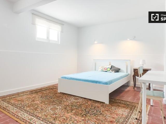 Quarto para alugar em apartamento de 6 quartos em Lisboa