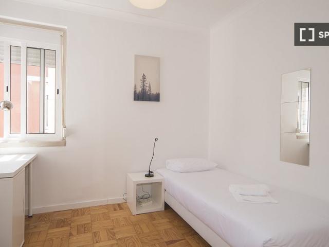 Quarto para alugar em apartamento de 6 quartos em Lisboa