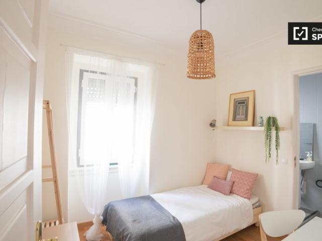 Quarto para alugar em apartamento de 6 quartos em Lisboa