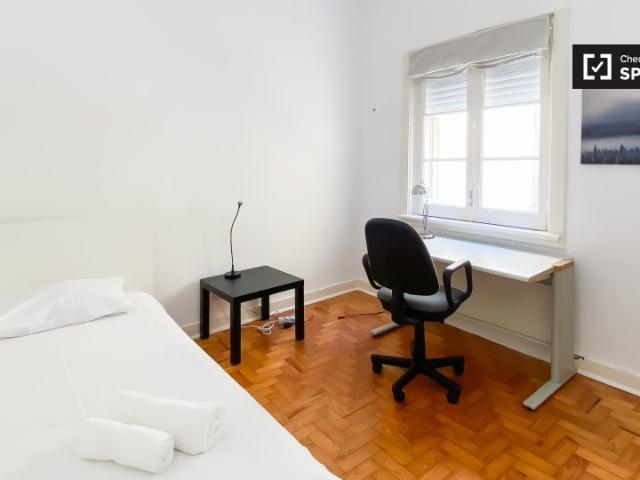 Quarto disponível para alugar em apartamento compartilhado com 6 camas em Lisboa