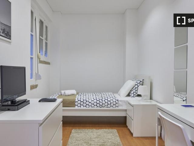 Quarto para alugar em apartamento de 6 quartos em Lisboa