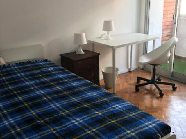 Quarto para alugar em apartamento de 6 quartos em Lisboa