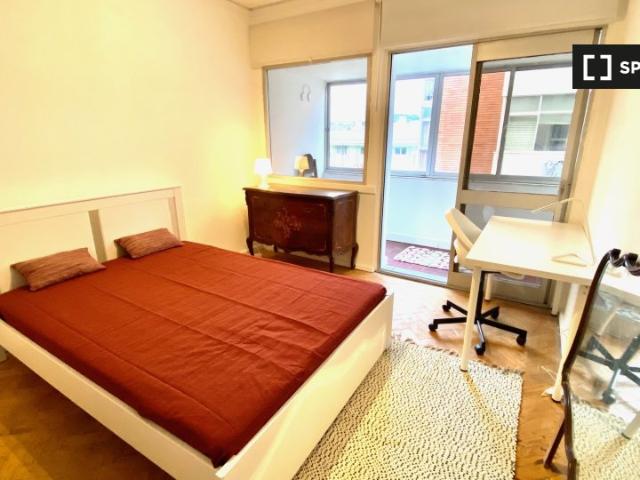 Quarto para alugar em apartamento de 6 quartos em Lisboa