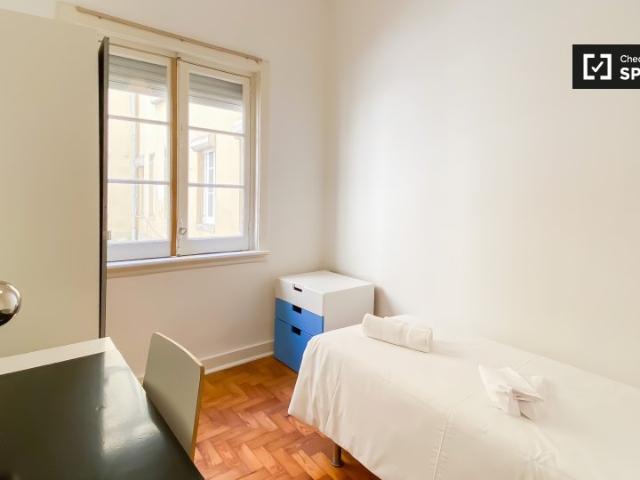 Quarto disponível para alugar em apartamento compartilhado com 6 camas em Lisboa