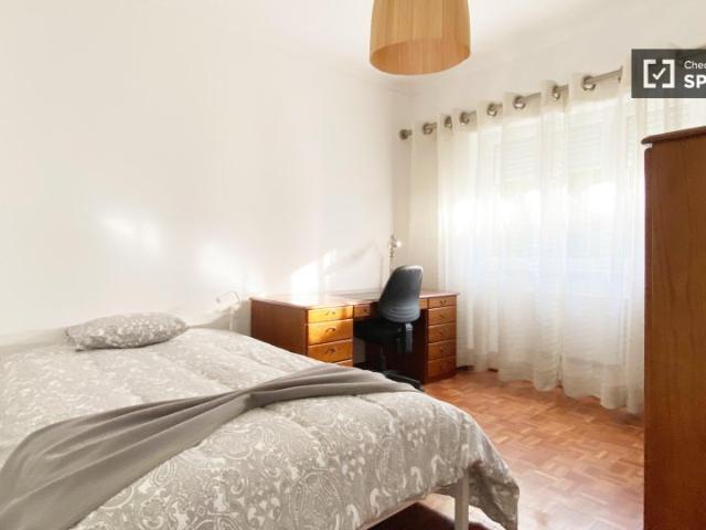 Quarto para alugar em apartamento de 6 quartos, Lisboa