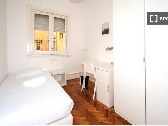 Quarto para alugar em apartamento de 8 quartos em Lisboa