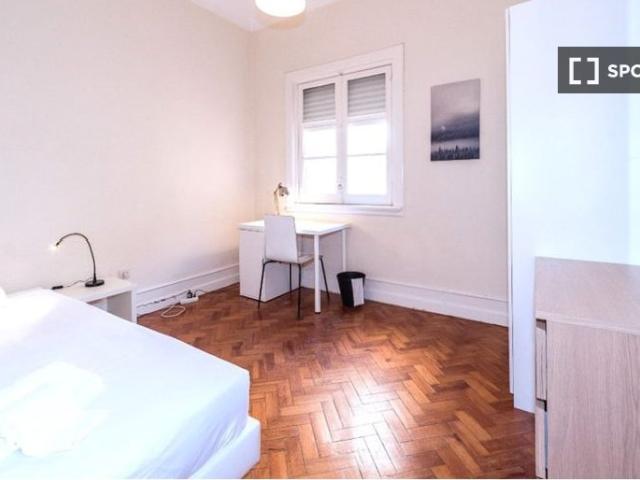 Quarto para alugar em apartamento de 8 quartos em Lisboa