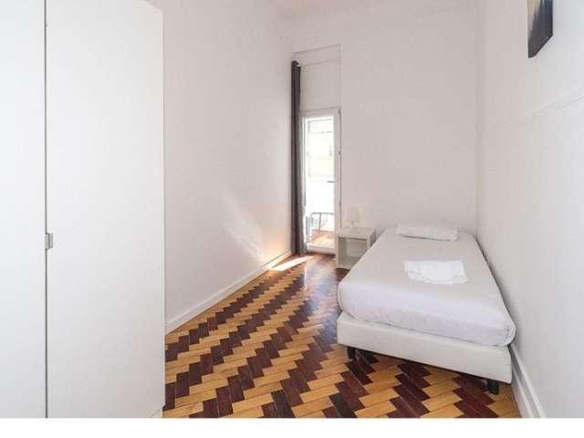 Quarto para alugar em apartamento de 8 quartos em Lisboa