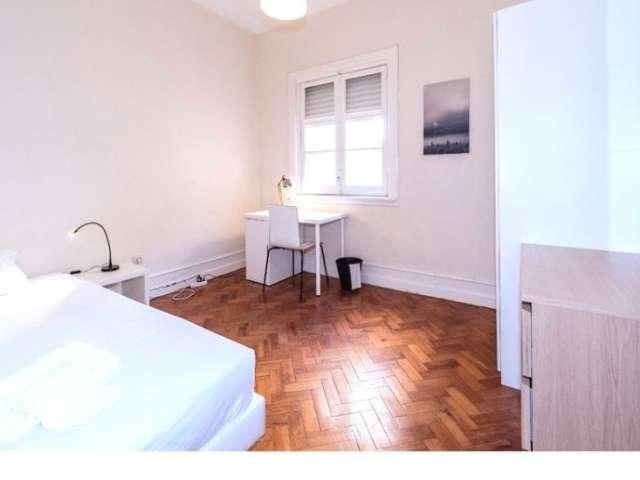 Quarto para alugar em apartamento de 8 quartos em Lisboa