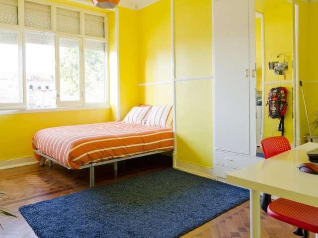 Quarto para alugar em apartamento de 8 quartos em Lisboa
