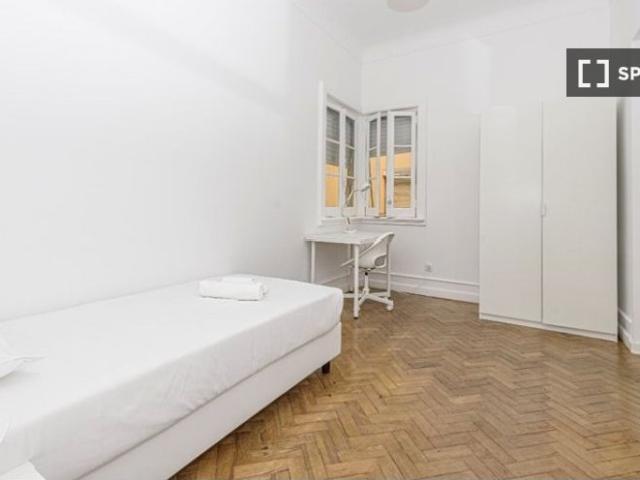 Quarto para alugar em apartamento de 8 quartos em Lisboa