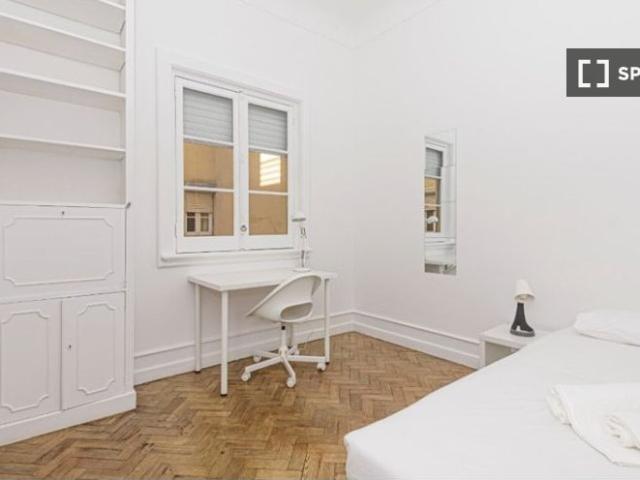 Quarto para alugar em apartamento de 8 quartos em Lisboa