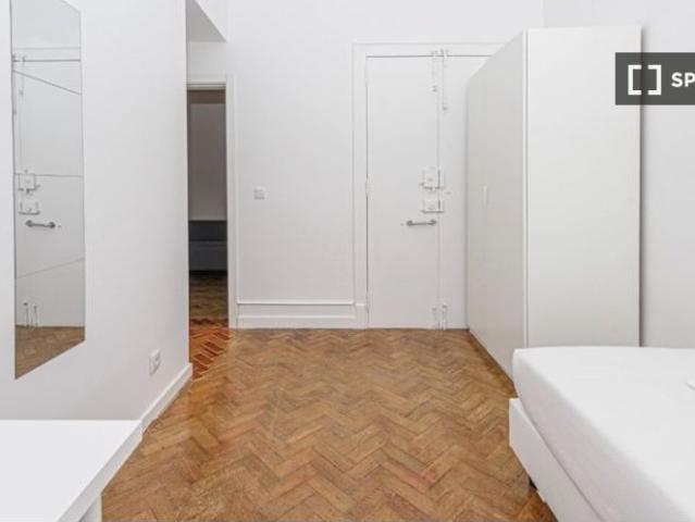 Quarto para alugar em apartamento de 8 quartos em Lisboa