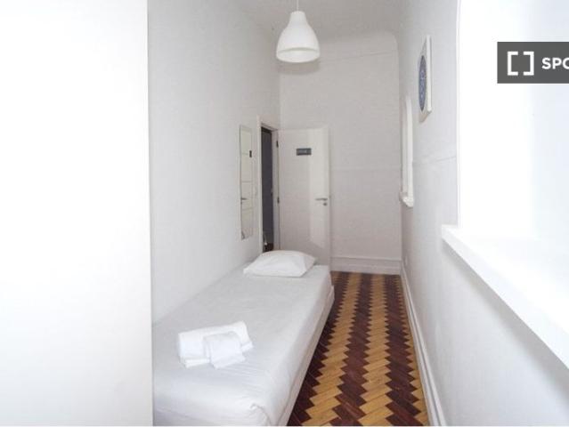 Quarto para alugar em apartamento de 8 quartos em Lisboa