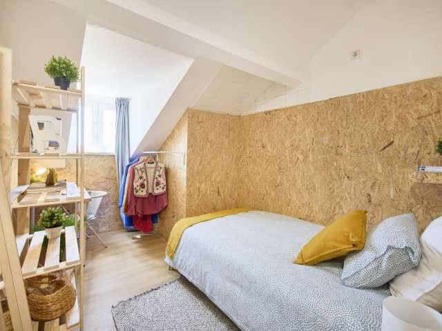 Quarto para alugar em apartamento de 9 quartos na Estrela, Lisboa