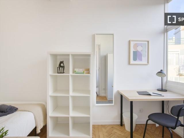 Quarto para alugar em apartamento partilhado de 10 quartos, Lisboa