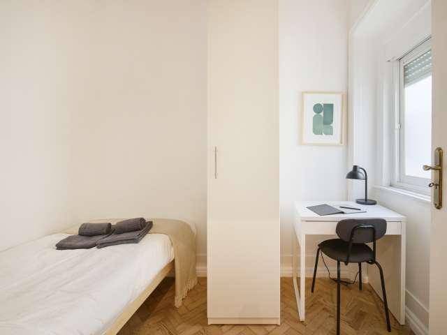 Quarto para alugar em apartamento partilhado de 10 quartos, Lisboa