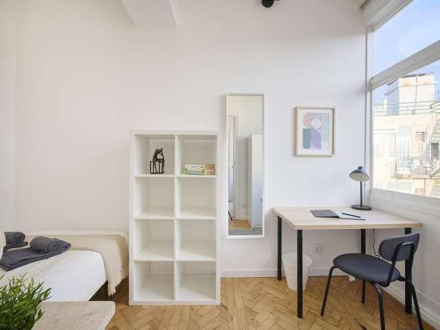 Quarto para alugar em apartamento partilhado de 10 quartos, Lisboa