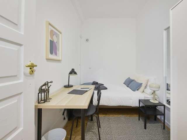 Quarto para alugar em apartamento partilhado de 10 quartos, Lisboa