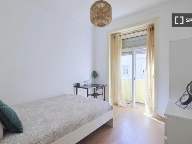Quarto disponível para alugar em apartamento de 4 quartos em Lisboa