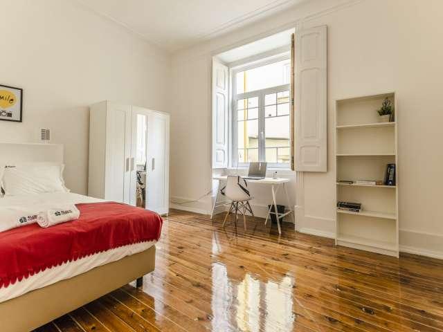 Quarto para alugar em residência de 10 quartos na Av. Novas, Lisboa