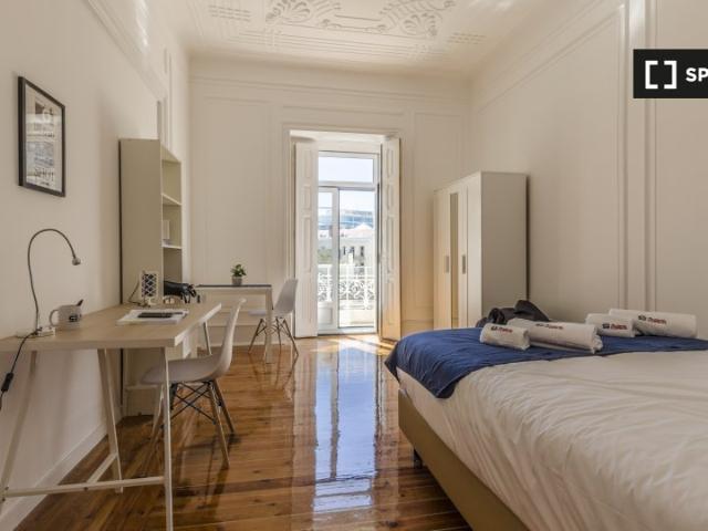 Quarto para alugar em residência de 10 quartos na Av. Novas, Lisboa