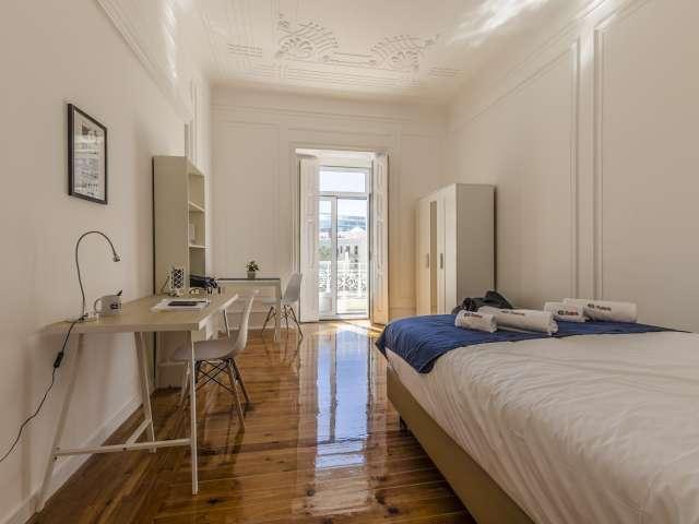 Quarto para alugar em residência de 10 quartos na Av. Novas, Lisboa
