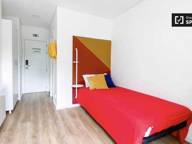 Quarto para alugar em uma residência em Benfica, Lisboa