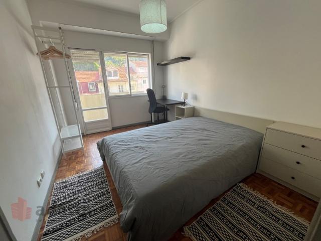 Quarto para arrendar na Baixa de Coimbra