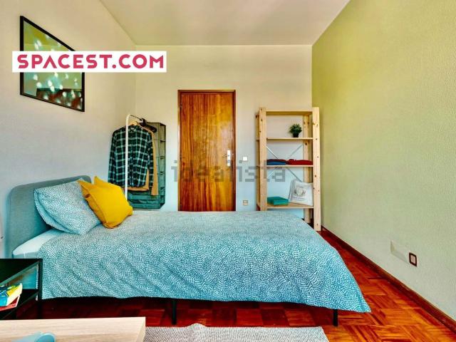 Quarto, Paranhos