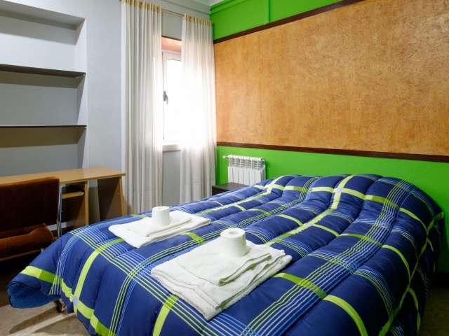 Quarto privativo para alugar em residência amigável