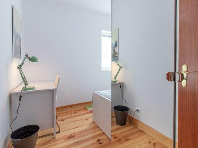 Quarto tranquilo para alugar em casa com 5 quartos, Restelo, Lisboa
