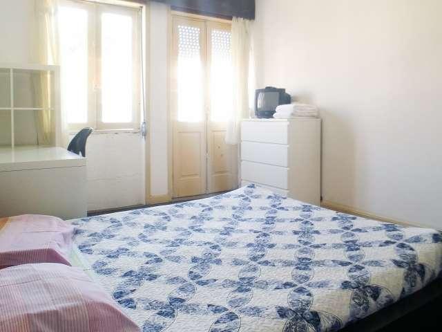 Quartos para alugar numa casa com 4 quartos na Boavista