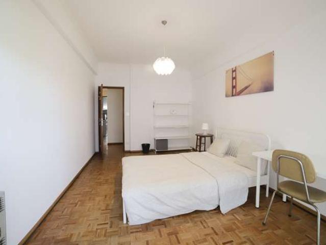 Quartos para alugar em apartamento de 3 quartos em Lisboa