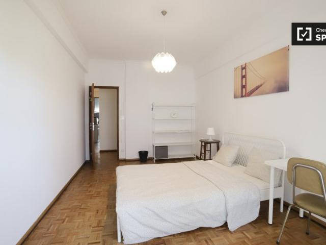Quartos para alugar em apartamento de 3 quartos em Lisboa