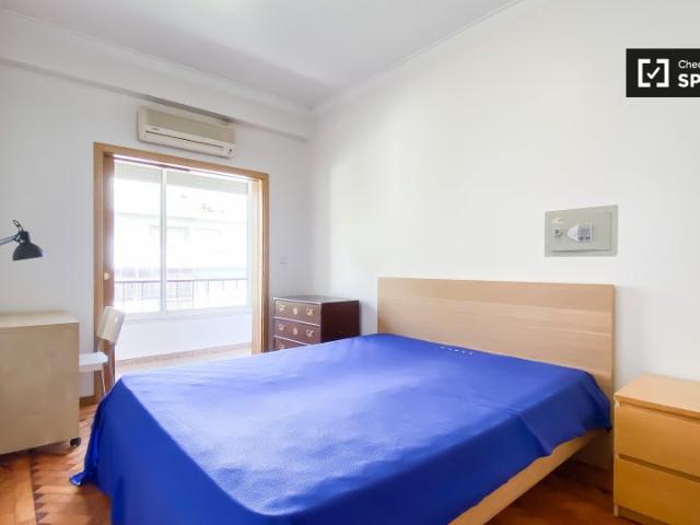 Quartos para alugar em apartamento de 4 quartos em Lisboa