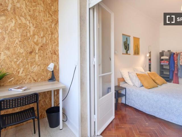 Quartos para alugar em apartamento de 7 quartos em Lisboa