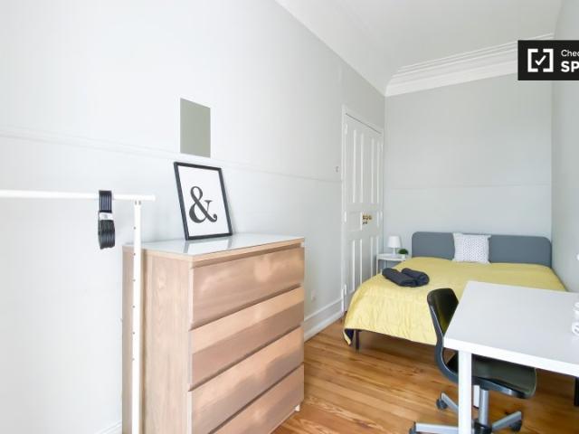 Quartos para alugar em apartamento de 7 quartos em Lisboa